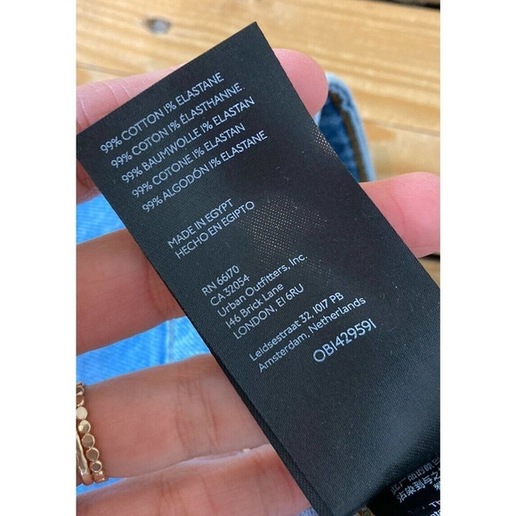 NWT BDG  Denim Shorts Size 25 Women’s Blue Roll Cuff MSRP $59 - Picture 3 of 10